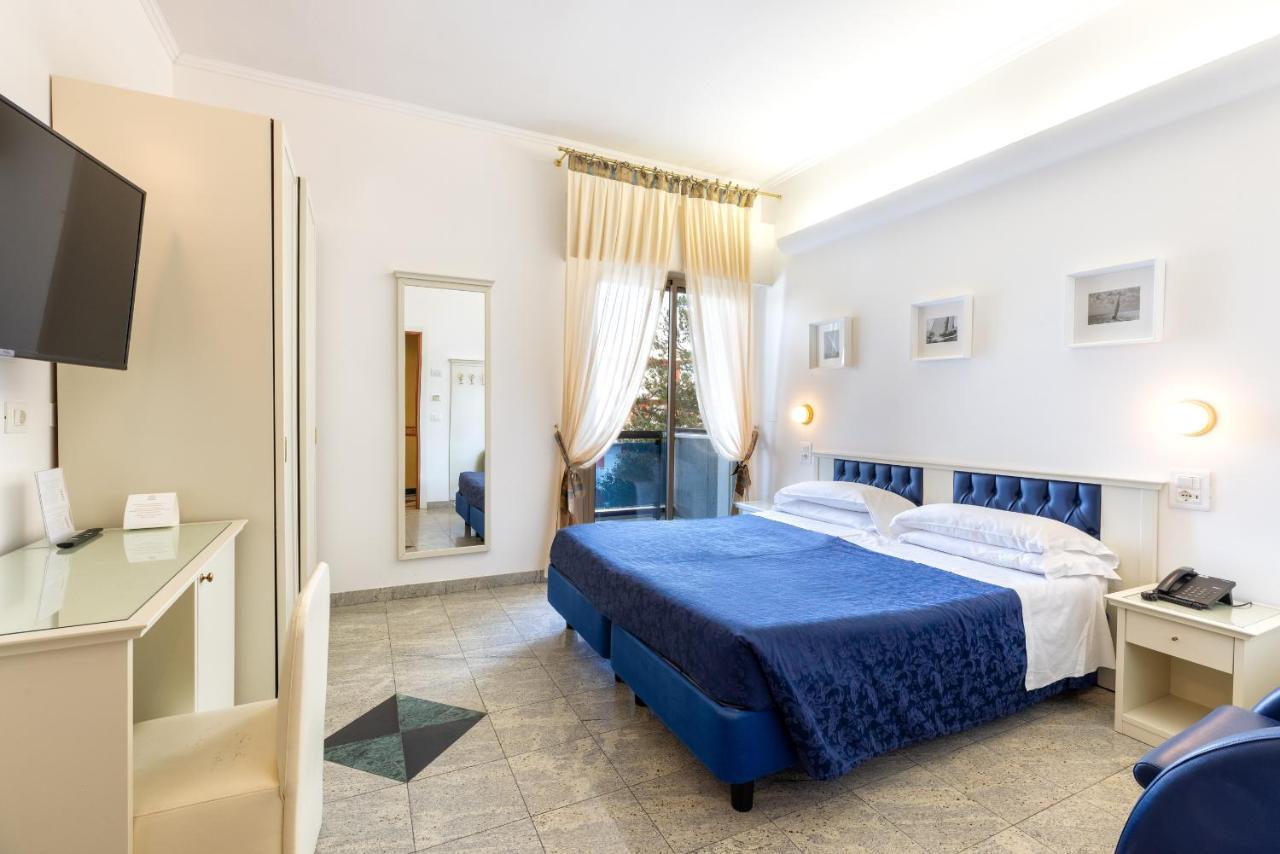 Hotel Feldberg Riccione Exterior photo