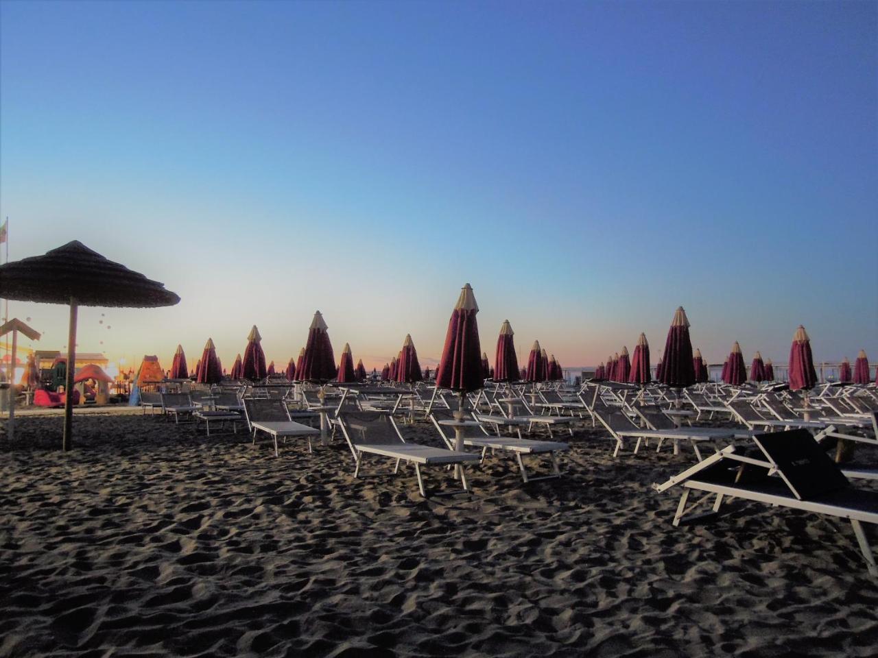 Hotel Feldberg Riccione Exterior photo